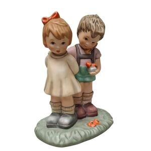 Vintage 1996 Berta Hummel Goebel BH20 Token of Love Couple Ceramic Figurine